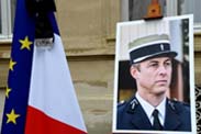 Colonel Arnaud Beltrame, un héros que toute la France pleure